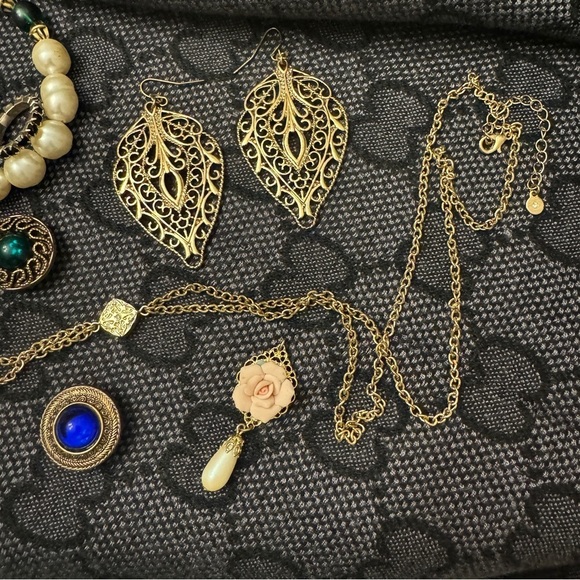 Vintage 2 modern jewelry lot~ Monet, aurora borealis earrings, Baroque pearls - Picture 2 of 8